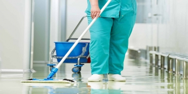7 Easy Steps To Using A Flat Microfibre Floor Mop Like A Pro