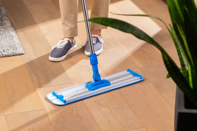 How to Clean a Floor With a Microfiber Pad